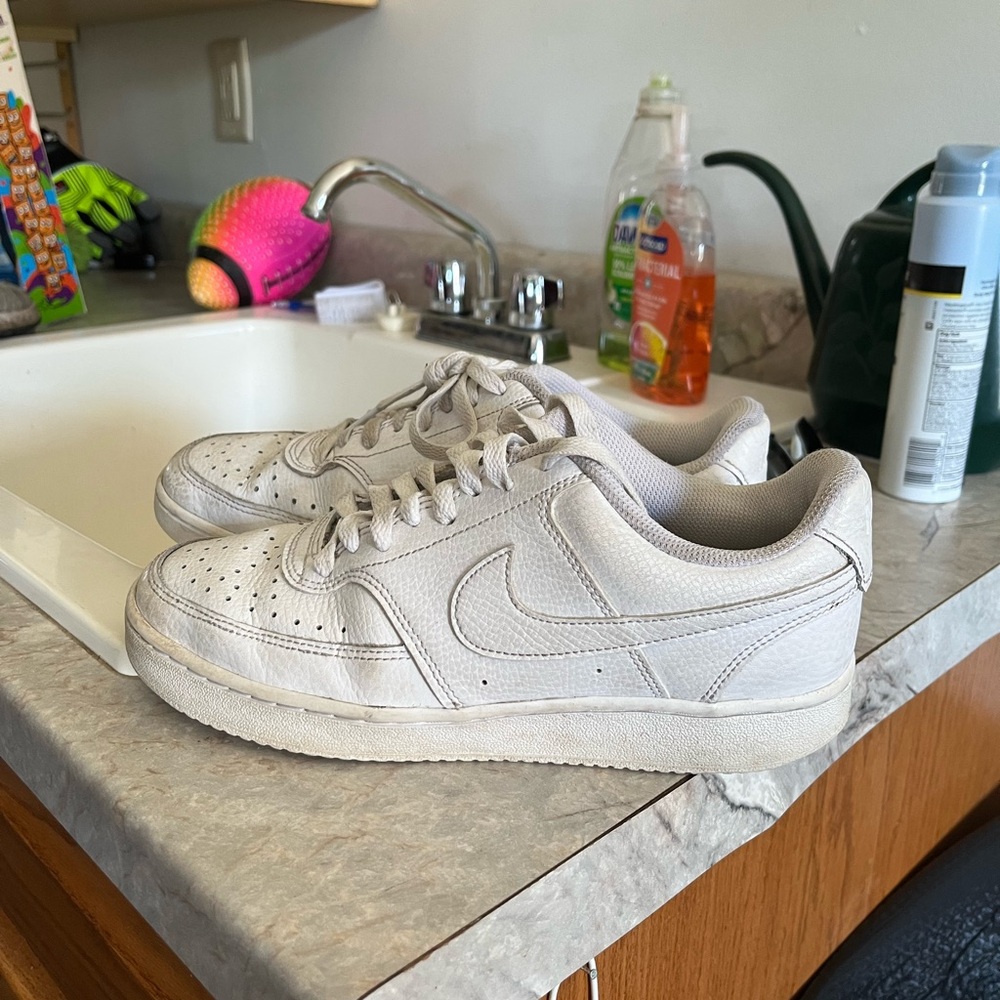 Size 8 Women’s Nike Air Force 1 ‘07